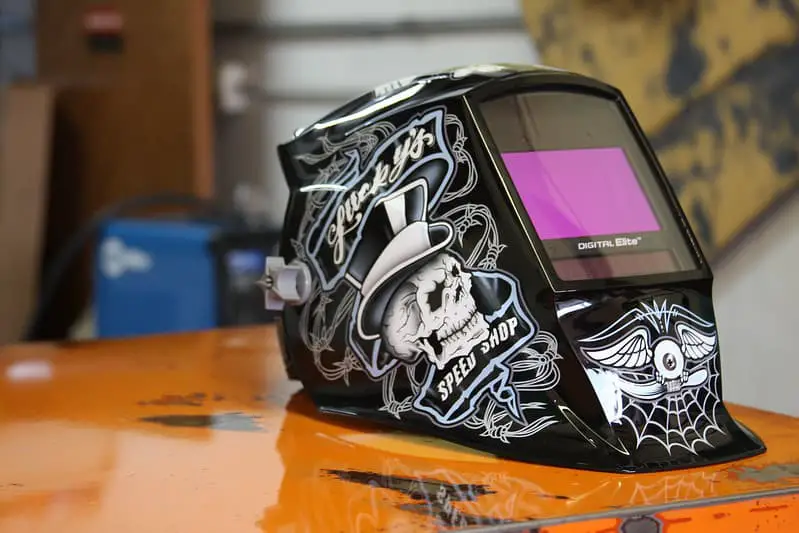 how to change battery in welding helmet